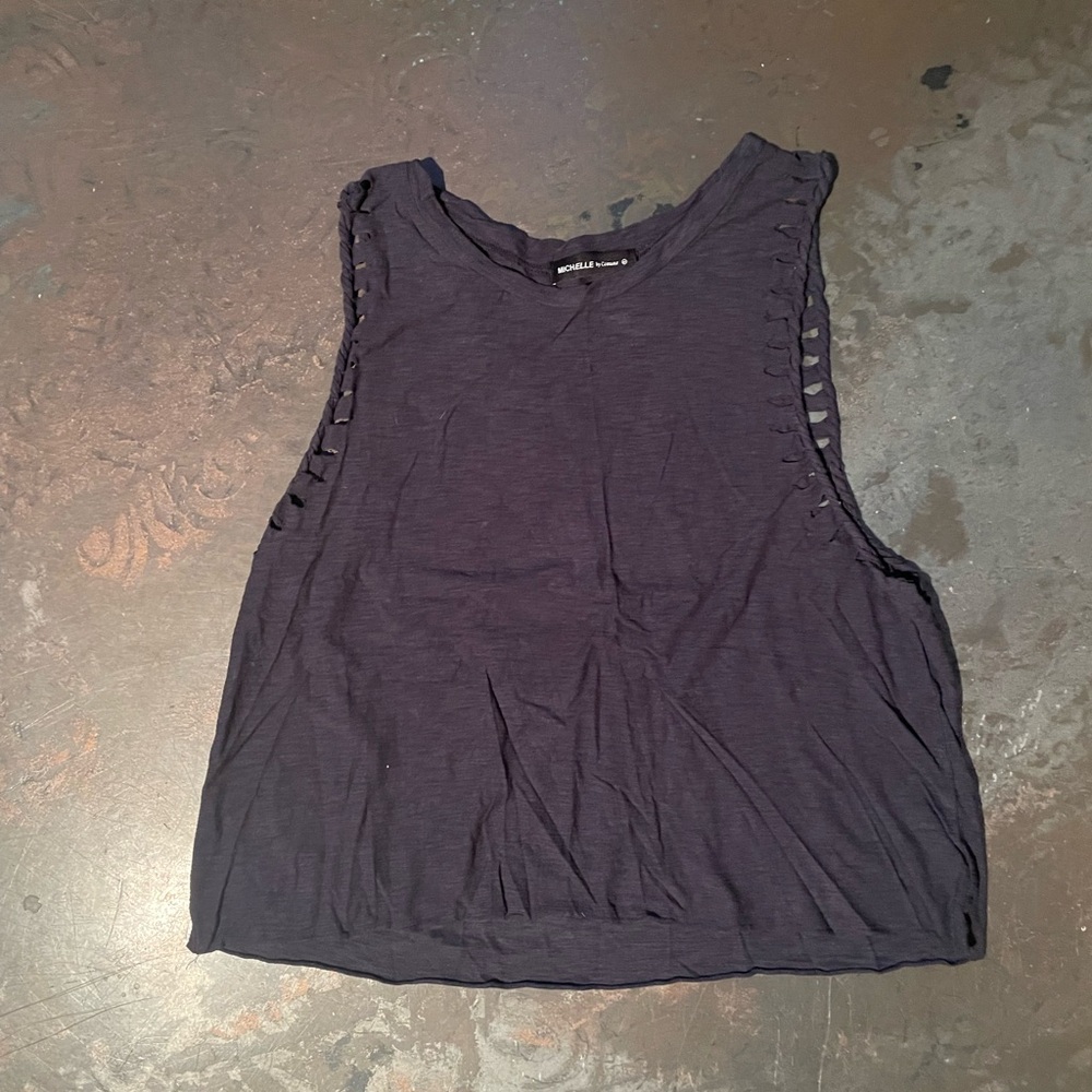 Black Sleeveless Muscle Tee